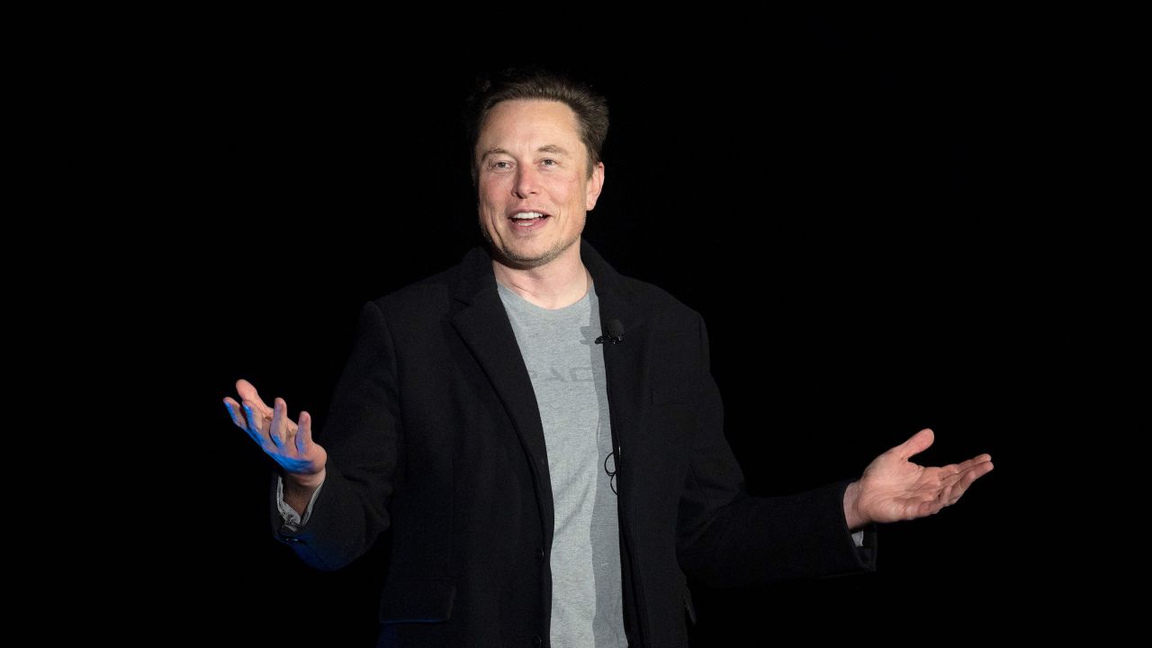 While Elon Musk is Busy Grinding Away at Diablo 4, Twitter Gets A Makeove r_